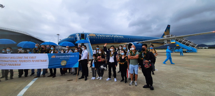 Đoàn khách du lịch Quốc tế đầu tiên đã đến Việt Nam sau 2 năm gián đoạn - Ảnh 4.