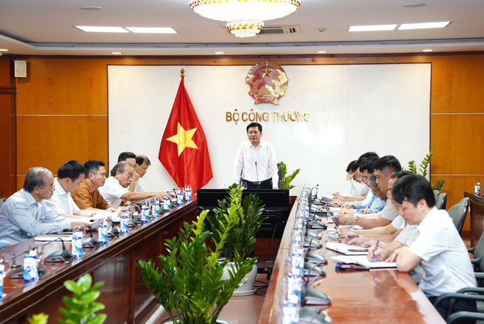 Bộ trưởng Nguyễn Hồng Diên: Có doanh nghiệp xăng dầu thoái thác trách nhiệm - Ảnh 1.