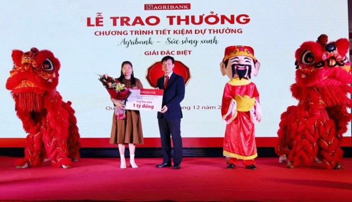 Nữ khách hàng ở Quảng Bình trúng thưởng 01 tỷ đồng với Tiết kiệm dự thưởng “Agribank - Sức sống xanh” - Ảnh 1.