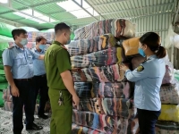 Thái Bình: Tạm giữ số lượng lớn vải và quần áo vi phạm nhãn mác