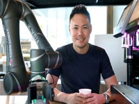  CEO bỏ ngành tài chính để xây dựng startup robot pha cà phê trị giá triệu USD 