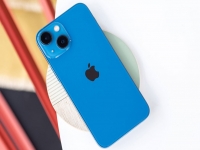 iPhone 13 giảm giá hơn 5 triệu đồng tại Việt Nam