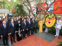 Đoàn đại biểu Thành phố dâng hương tại Di tích Đài tưởng niệm Khâm Thiên 