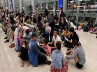 Hình ảnh hành khách “chôn chân” ở sân bay ở Phú Quốc
